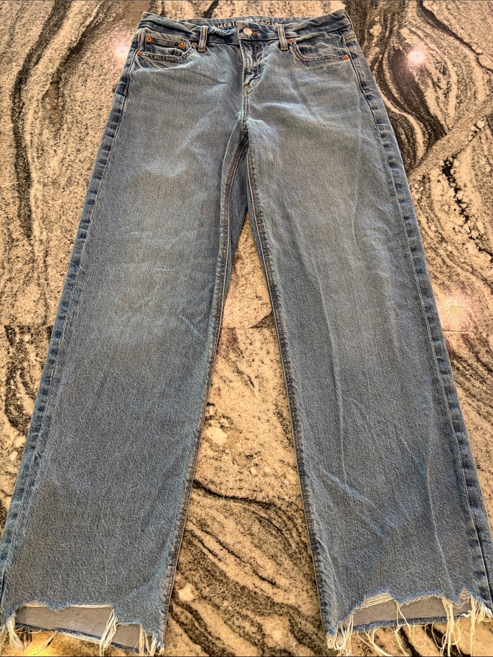 AE Classic Light Wash Straight-Leg Jeans with Raw Hem -Size 4